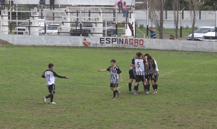 EL VILLA GOLEÓ Y SE METE ENTRE LOS OCHO MEJORES