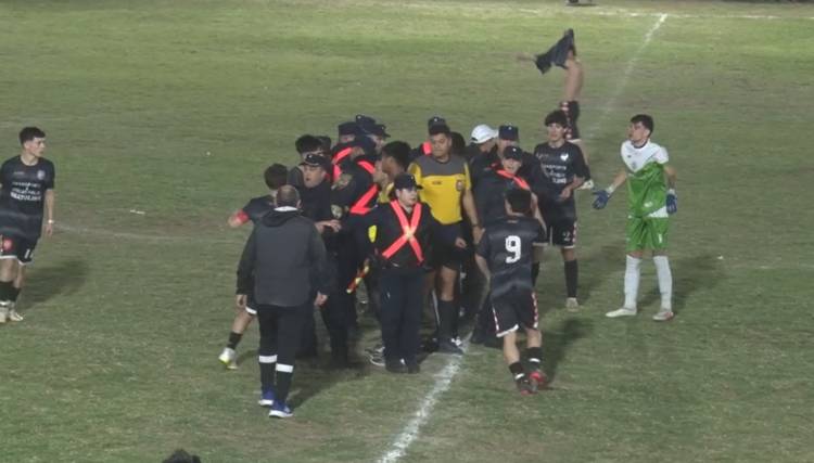 FINAL BOCHORNOZO PARA LA SEMI DE SUB 20 ENTRE EL QUIRNO Y EL VILLA