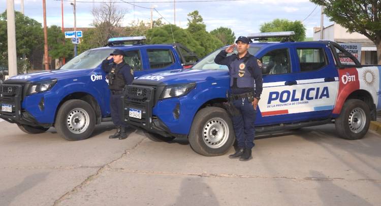 LLEGARON DOS MÓVILES POLICIALES PARA LAS COMISARIAS DE HUIDOBRO Y HUINCA