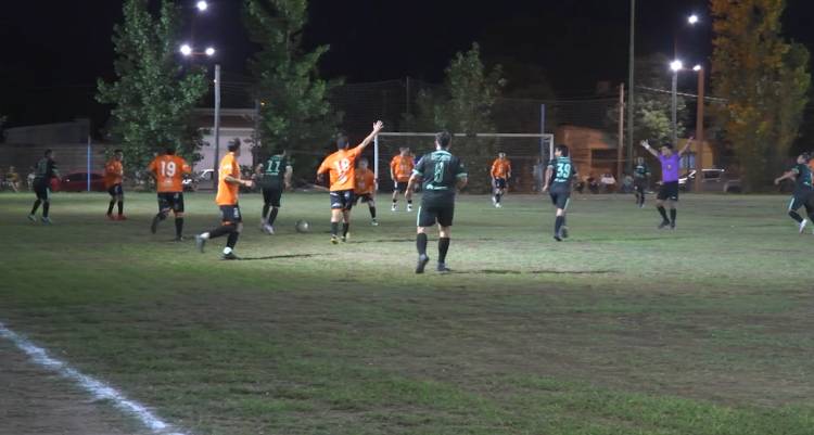 EL TORNEO DE VETERANOS SIGUE REUNIENDO PÚBLICO Y BUENOS PARTIDOS