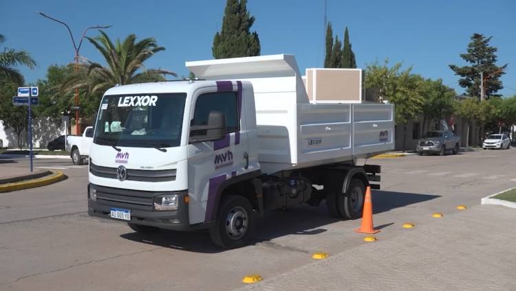 EL MUNICIPIO ADQUIRIÓ UN NUEVO CAMIÓN VOLCADOR