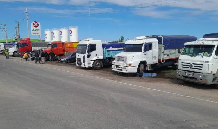 CONTINÚA EL RECLAMO DE CAMIONEROS POR MEJORES TARIFAS