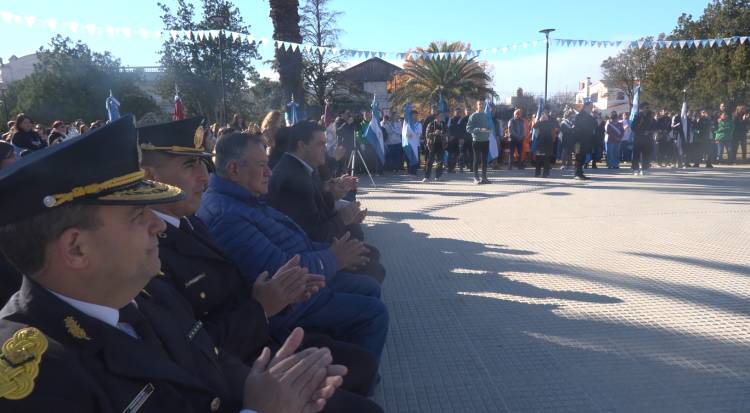 EN LA PLAZA 25 DE MAYO SE REALIZÓ EL ACTO POR UN NUEVO ANIVERSARIO DE LA REVOLUCIÓN DE 1810